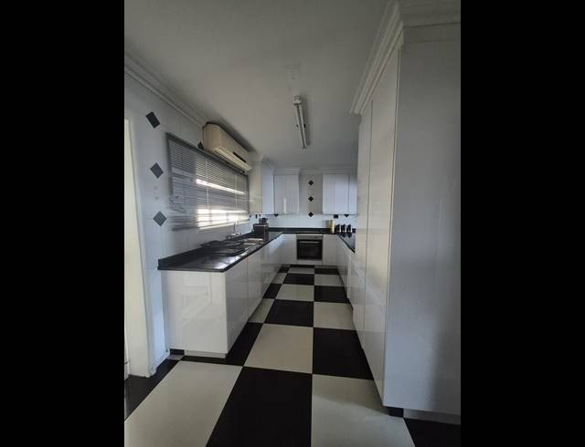 3 BEDROOM HOUSE FOR SALE IN NEWLANDS EAST
